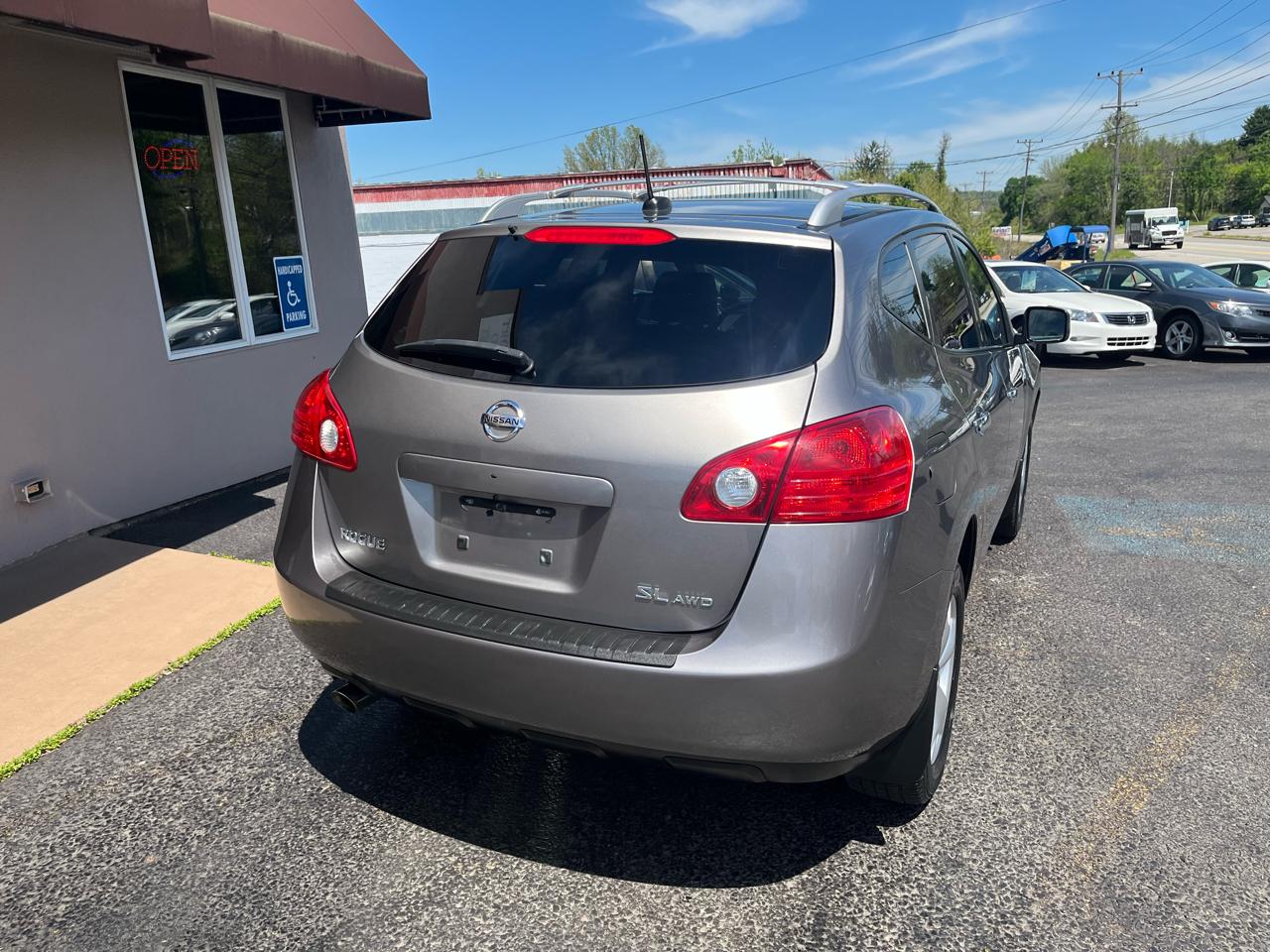 Nissan Rogue SL AWD 2010