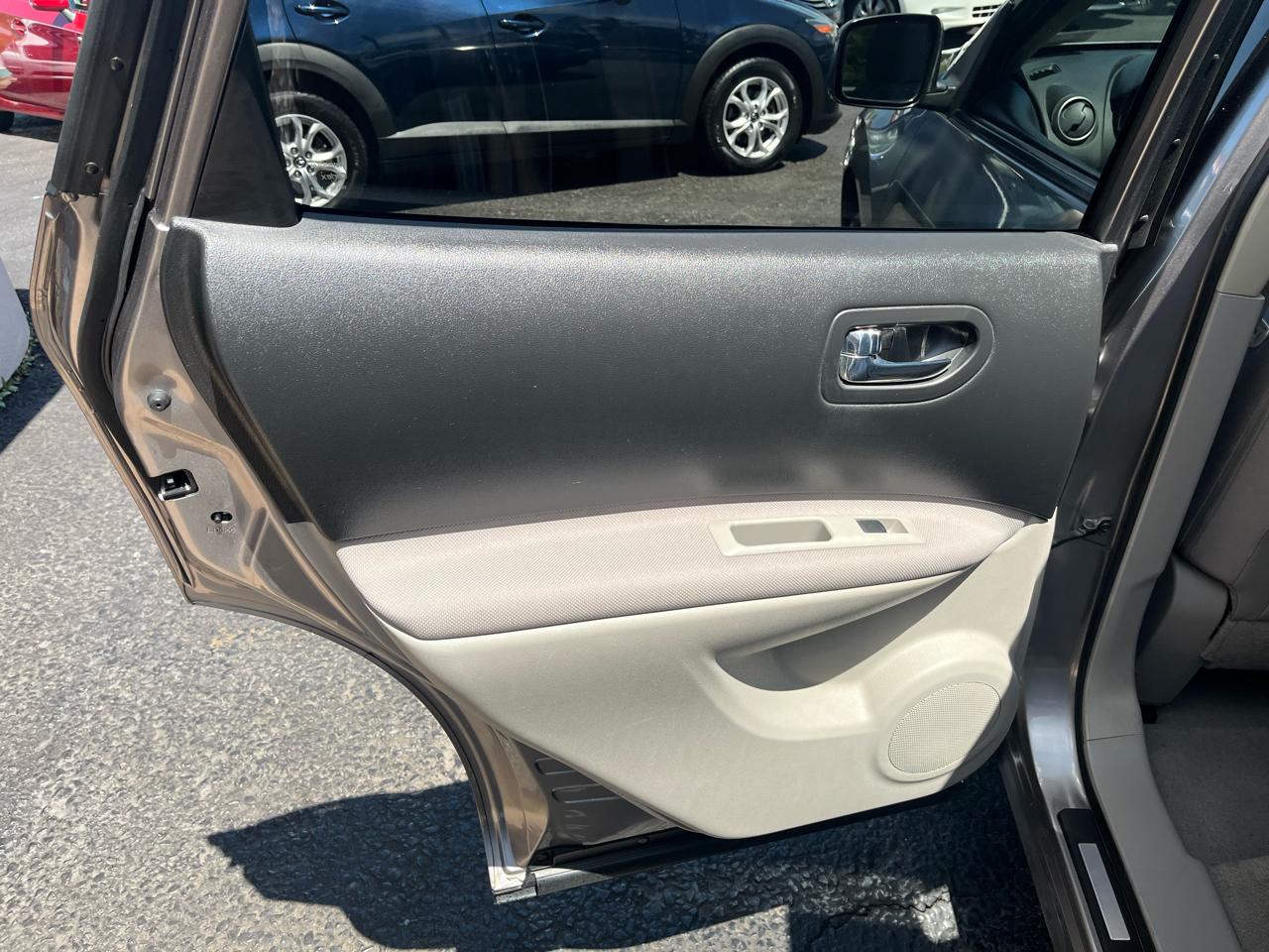 Nissan Rogue SL AWD 2010