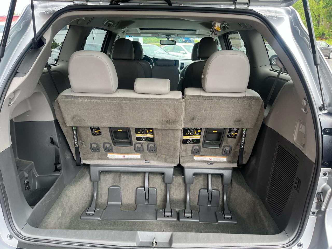 Toyota Sienna XLE Premium FWD 8-Passenger V6 2017