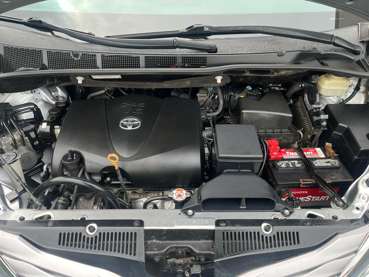 Toyota Sienna XLE Premium FWD 8-Passenger V6 2017