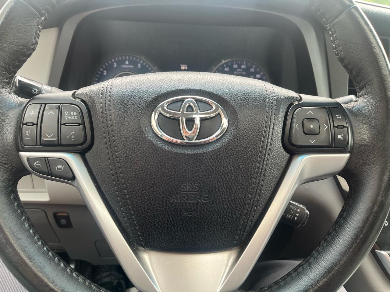 Toyota Sienna XLE Premium FWD 8-Passenger V6 2017