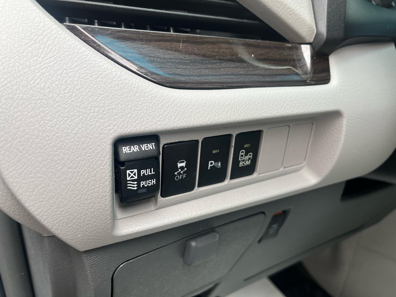 Toyota Sienna XLE Premium FWD 8-Passenger V6 2017