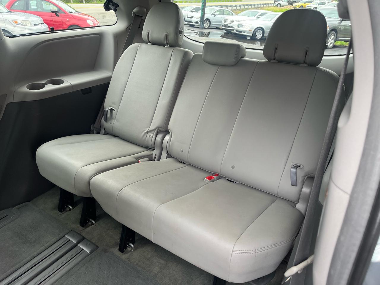 Toyota Sienna XLE Premium FWD 8-Passenger V6 2017