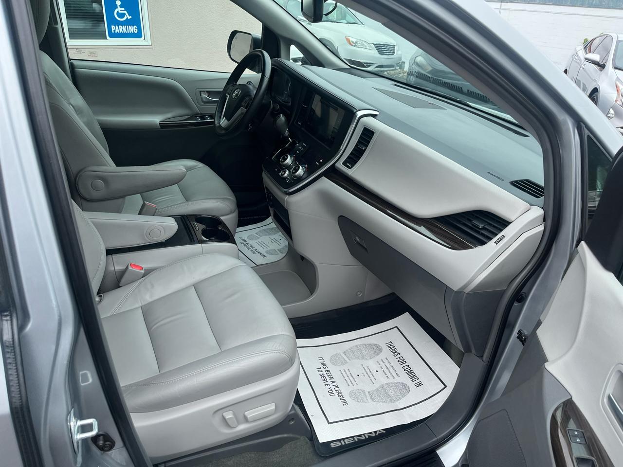 Toyota Sienna XLE Premium FWD 8-Passenger V6 2017