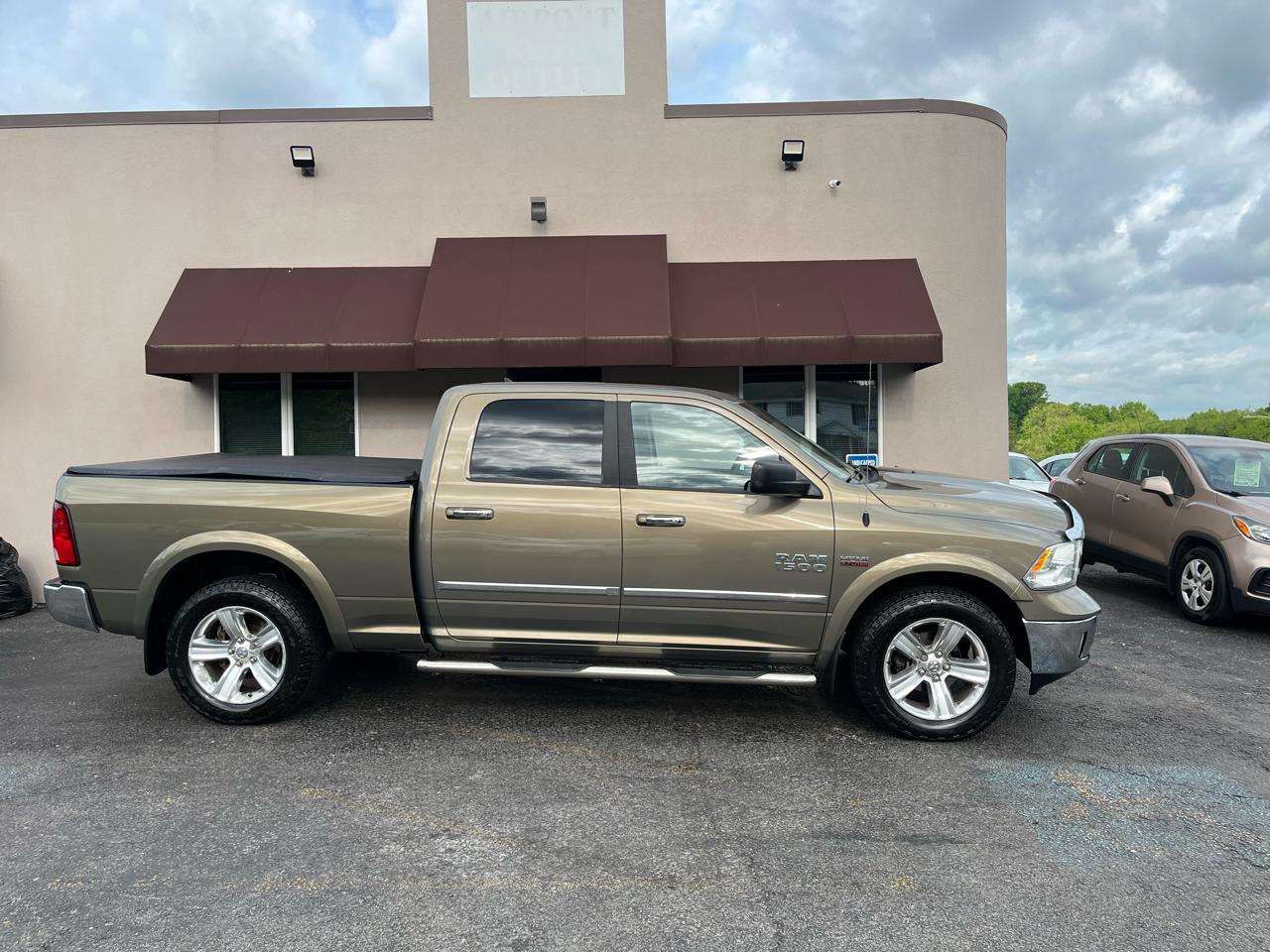 RAM 1500 Lone Star Crew Cab SB 2WD 2014