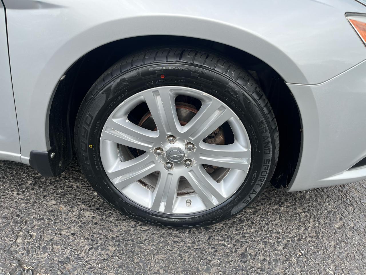 Chrysler 200 Touring 2012