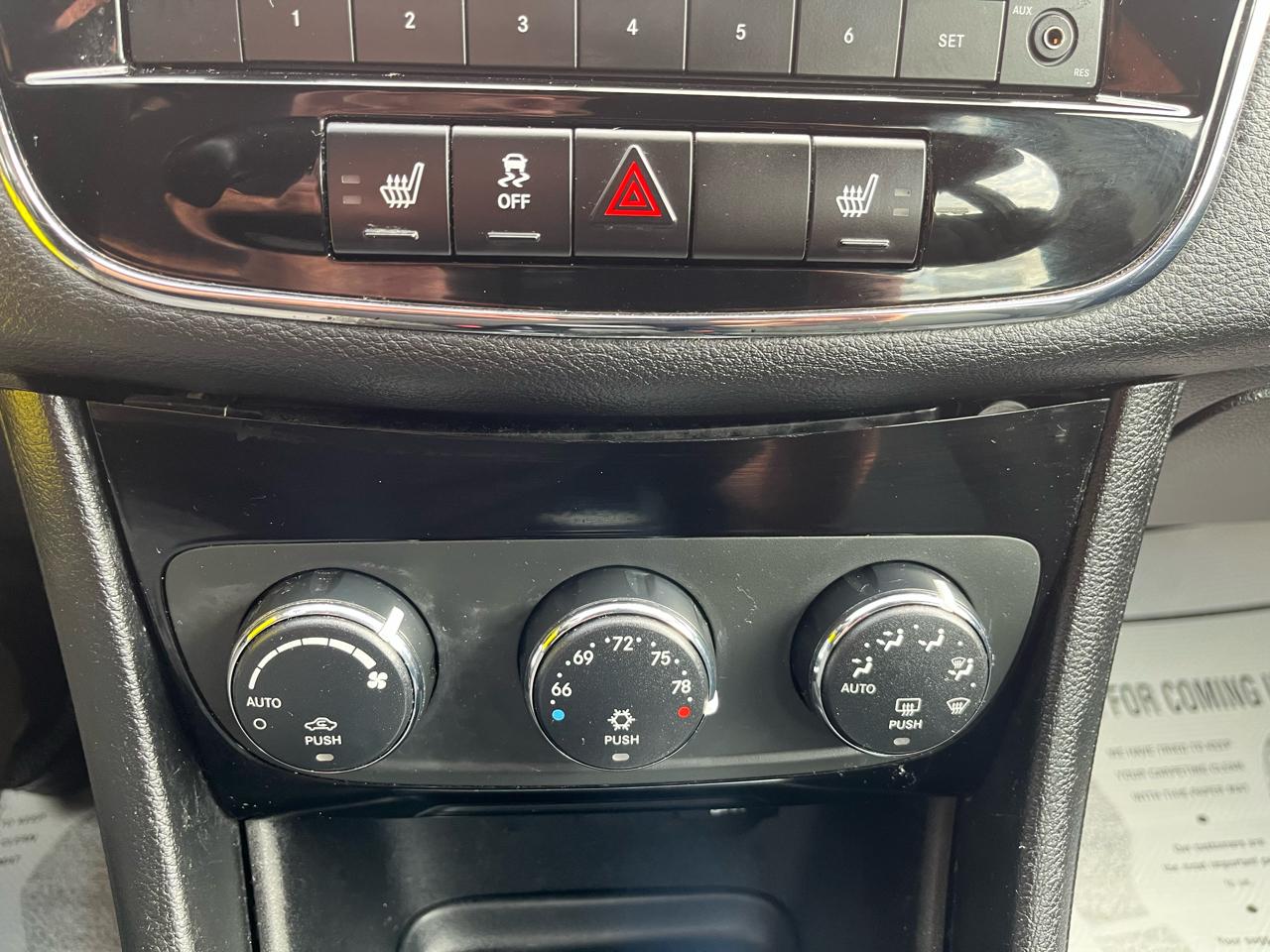 Chrysler 200 Touring 2012