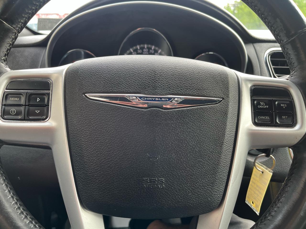 Chrysler 200 Touring 2012
