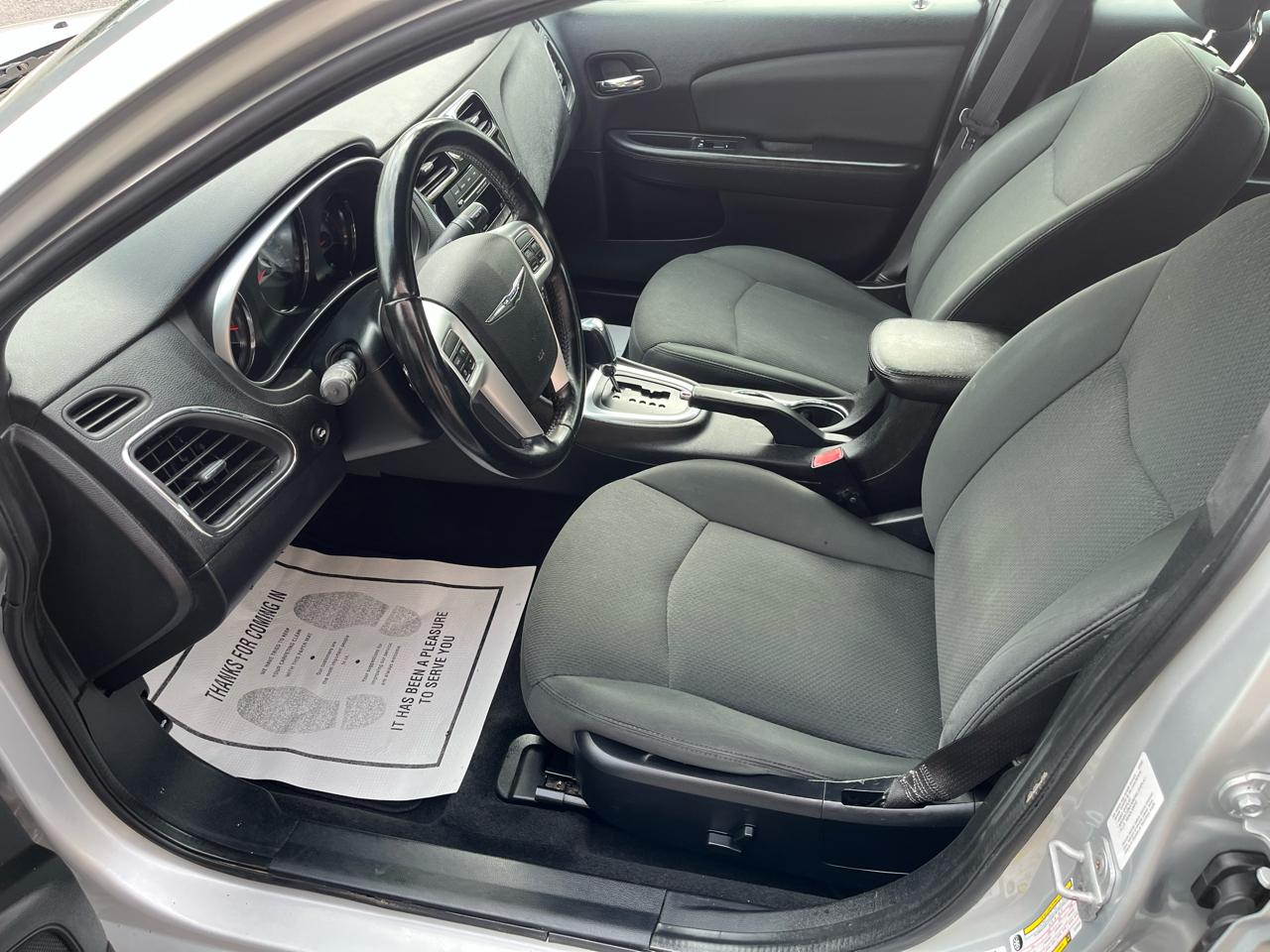 Chrysler 200 Touring 2012