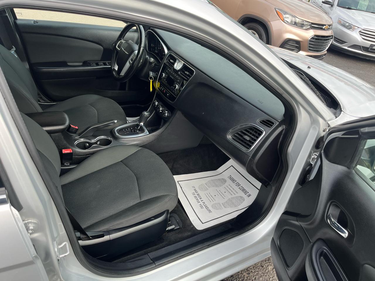 Chrysler 200 Touring 2012