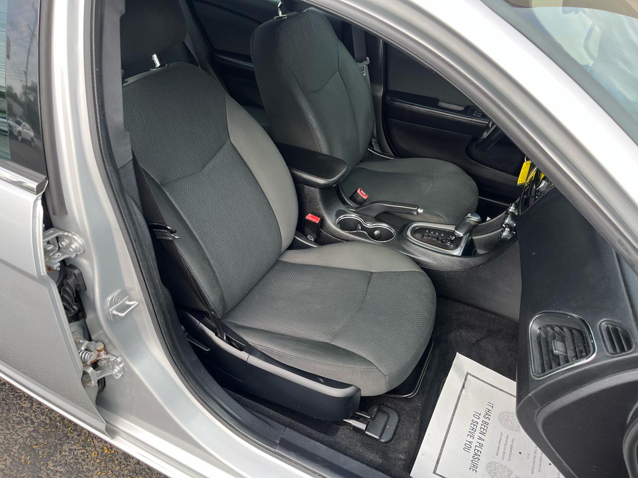 Chrysler 200 Touring 2012