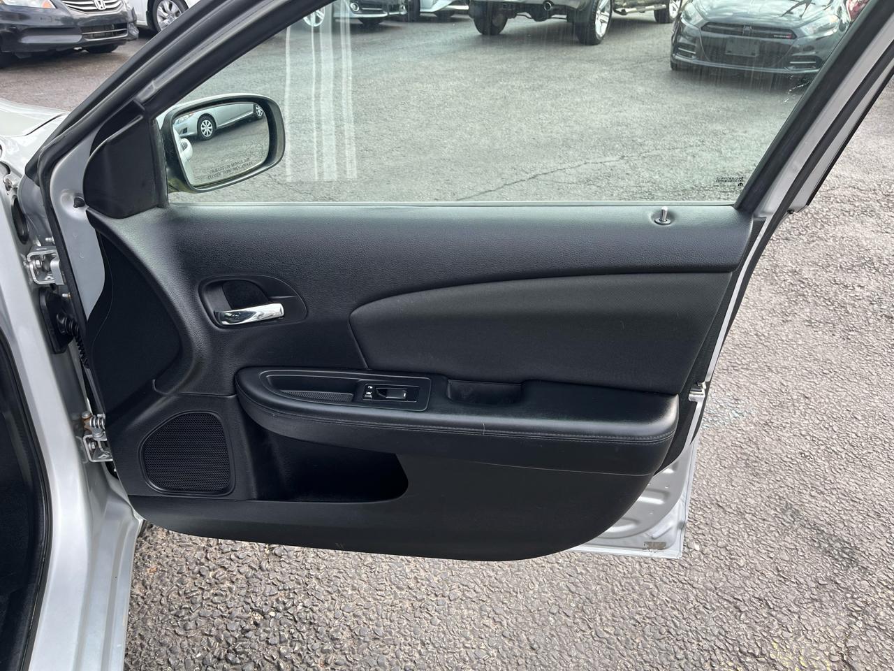 Chrysler 200 Touring 2012