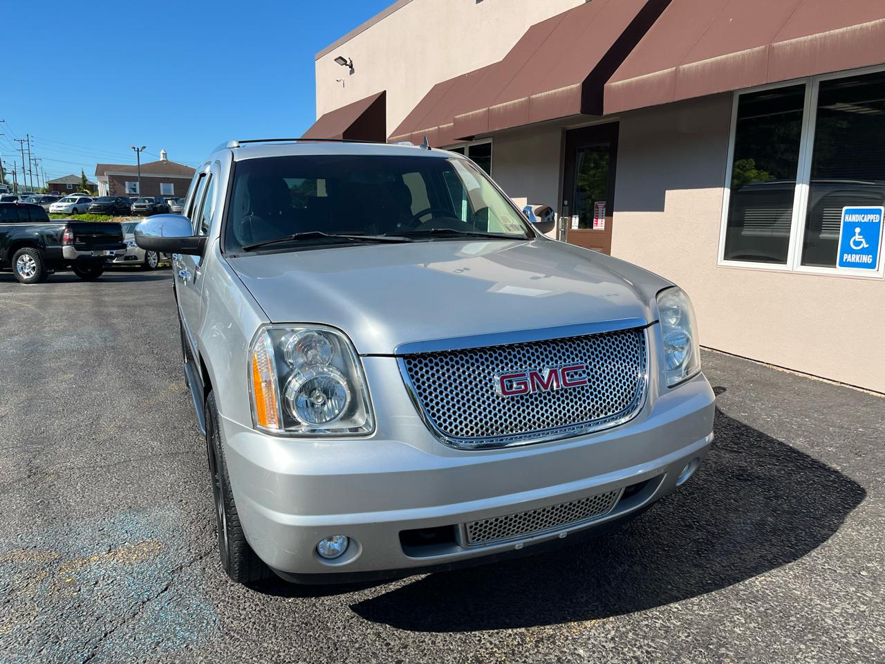 GMC Yukon Denali 4WD 2012