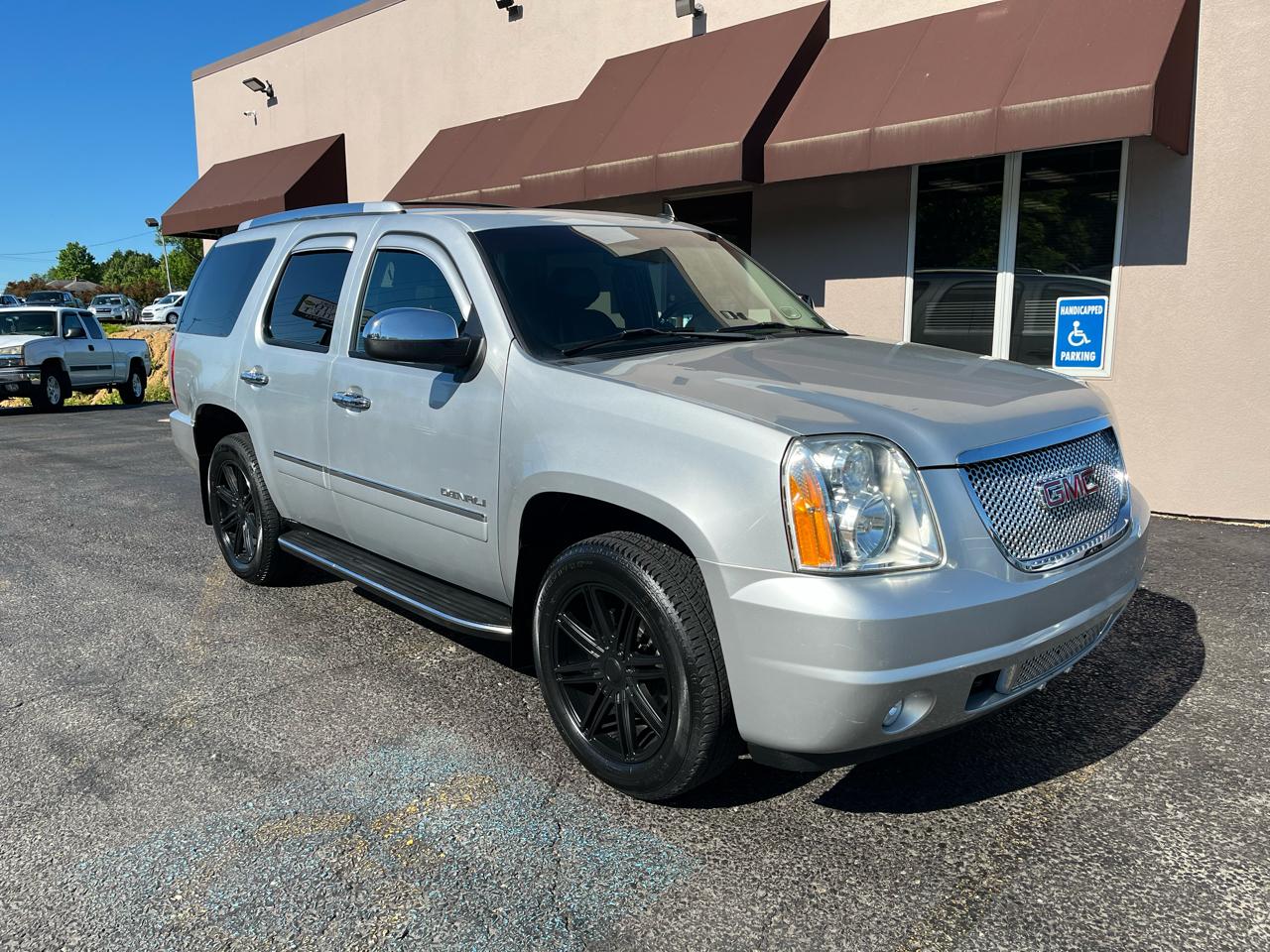 GMC Yukon Denali 4WD 2012