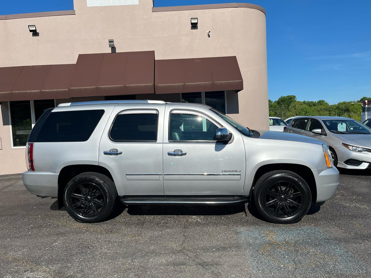 GMC Yukon Denali 4WD 2012