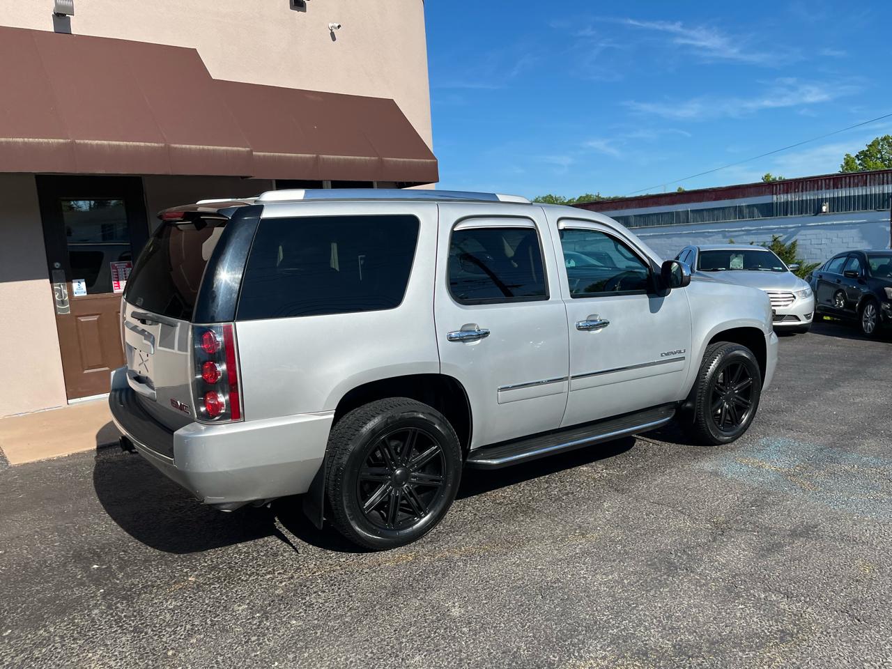 GMC Yukon Denali 4WD 2012