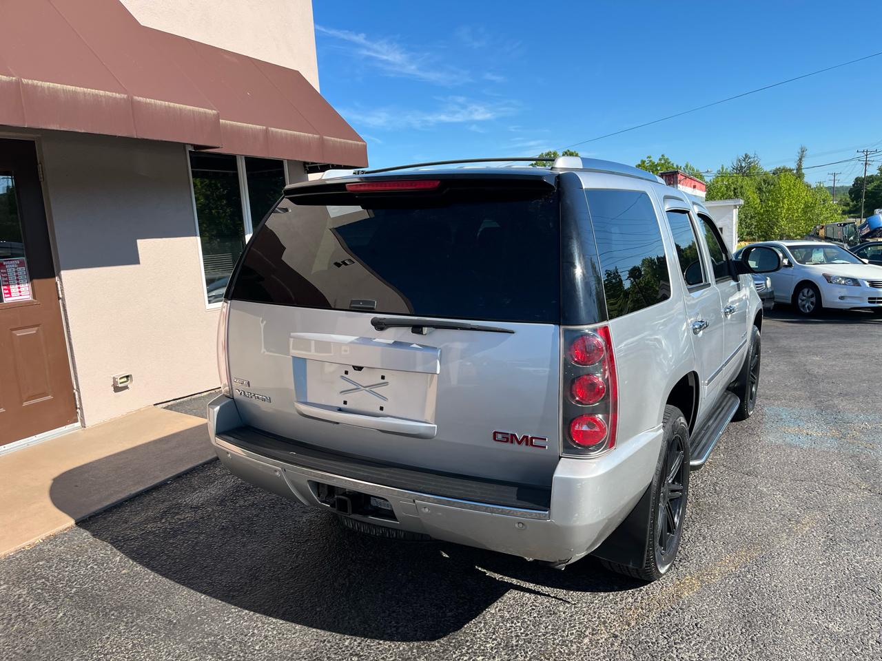 GMC Yukon Denali 4WD 2012