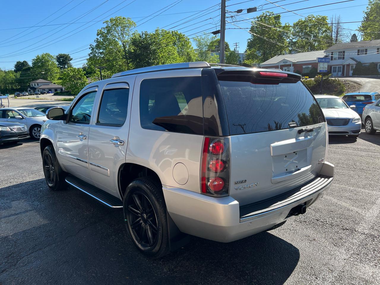 GMC Yukon Denali 4WD 2012