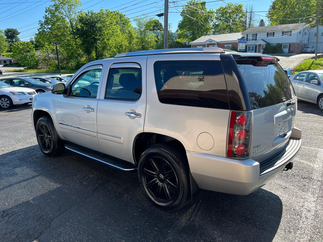 GMC Yukon Denali 4WD 2012