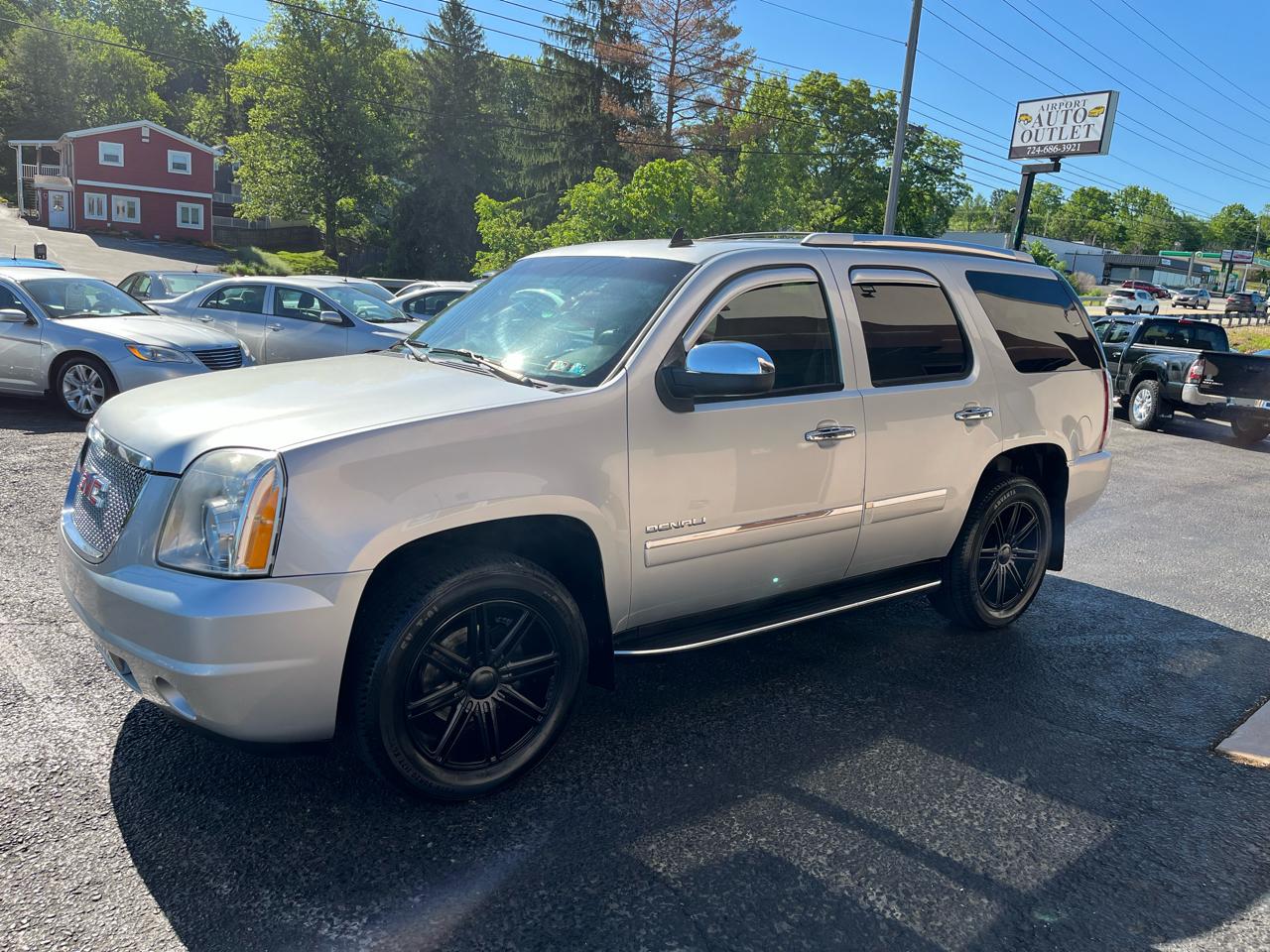 GMC Yukon Denali 4WD 2012