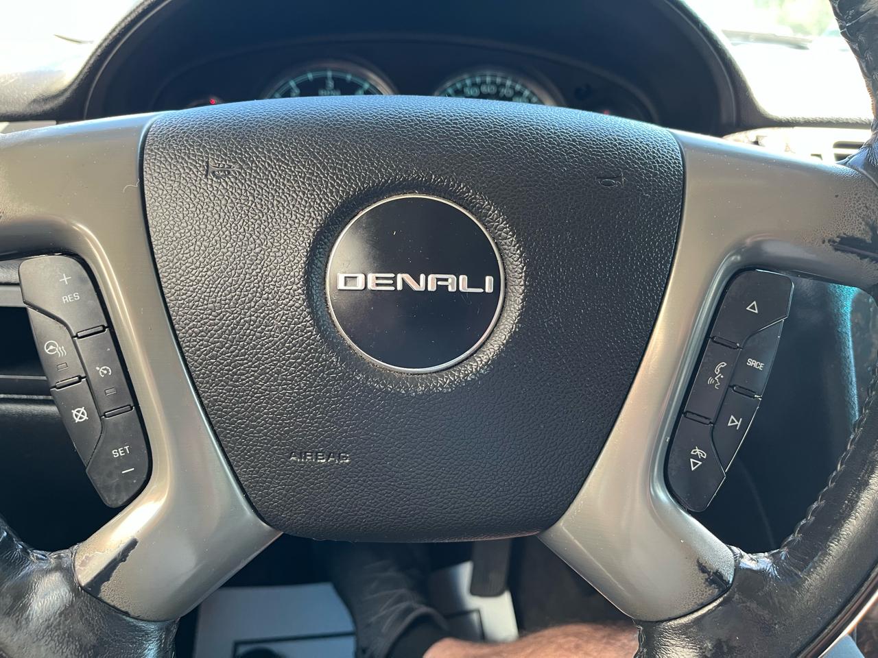 GMC Yukon Denali 4WD 2012