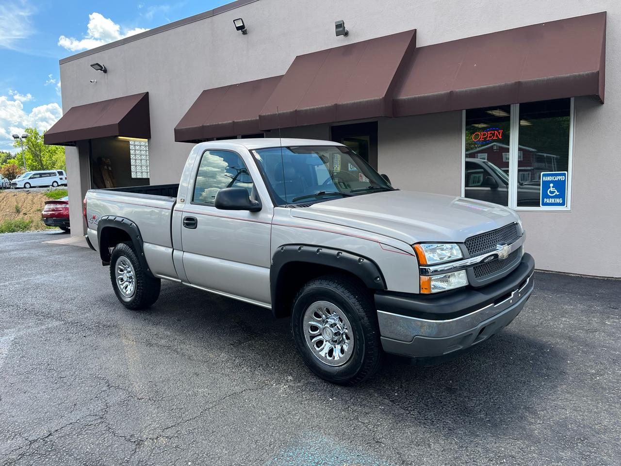 Chevrolet Silverado 1500 Short Bed 4WD 2005