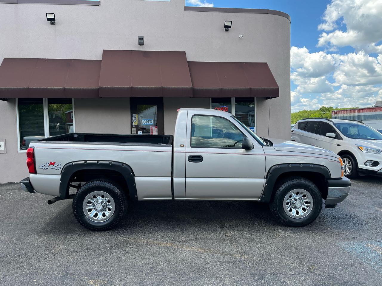 Chevrolet Silverado 1500 Short Bed 4WD 2005