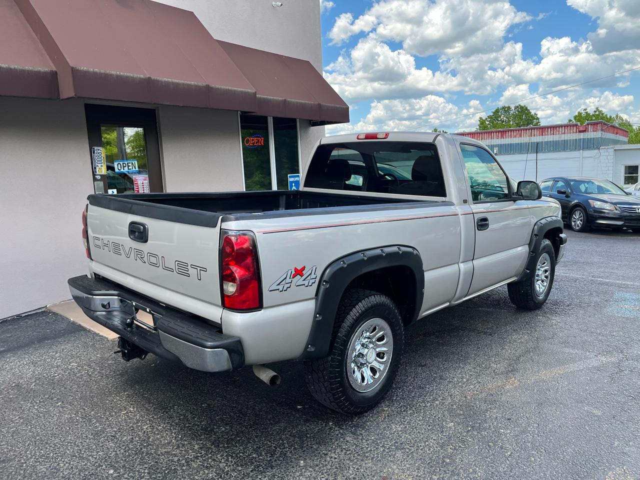 Chevrolet Silverado 1500 Short Bed 4WD 2005