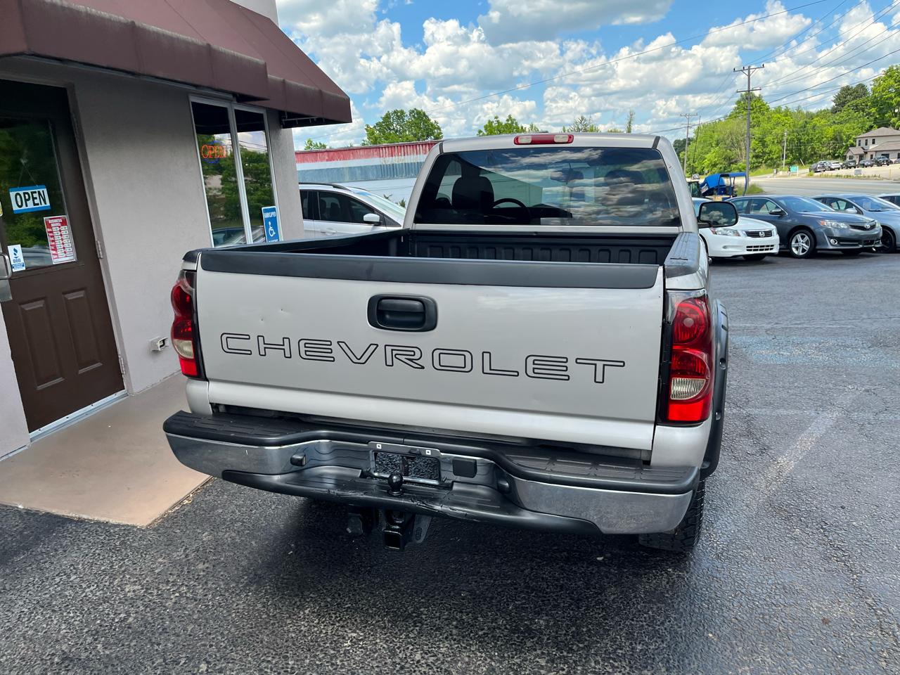 Chevrolet Silverado 1500 Short Bed 4WD 2005