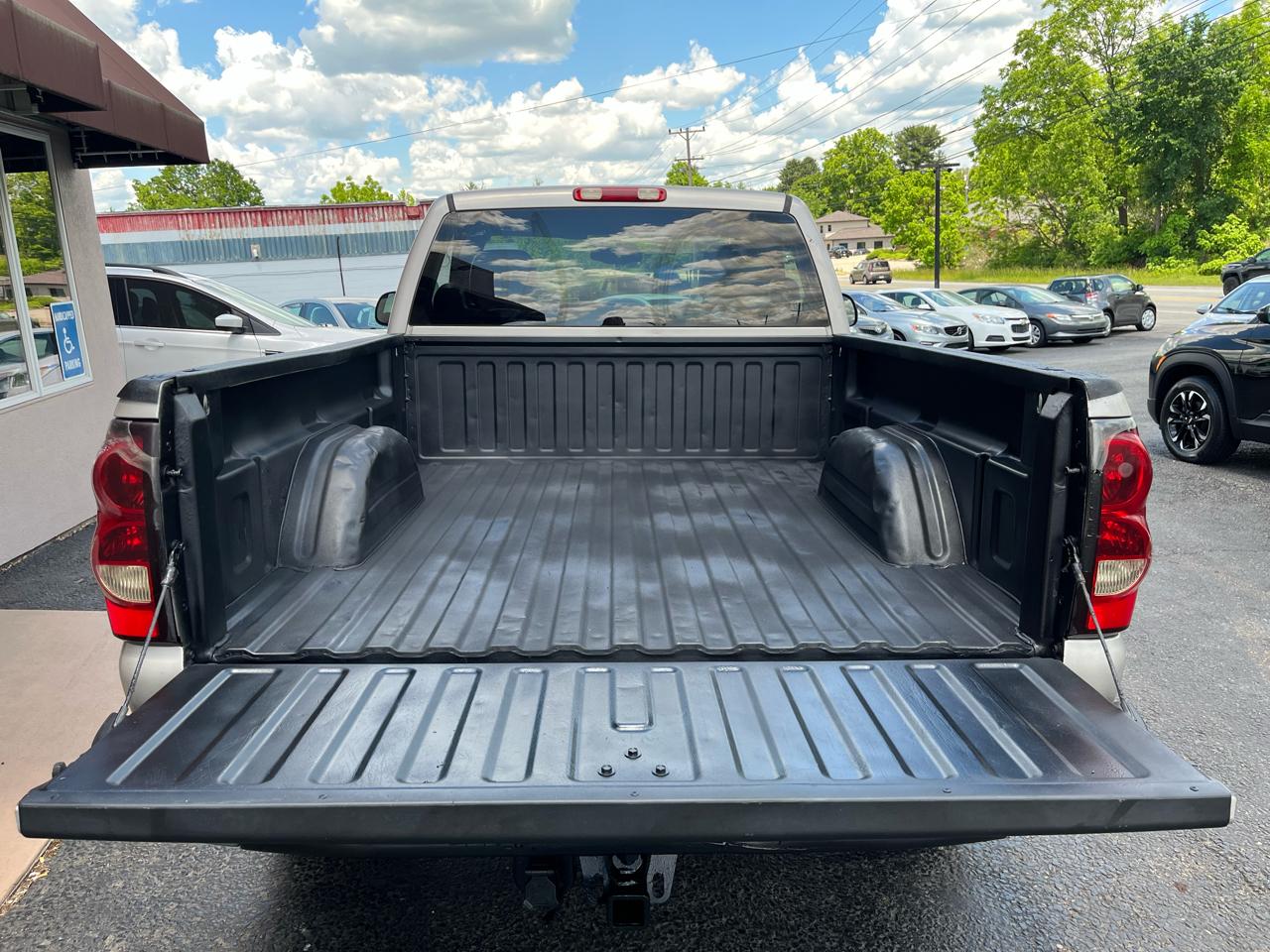Chevrolet Silverado 1500 Short Bed 4WD 2005