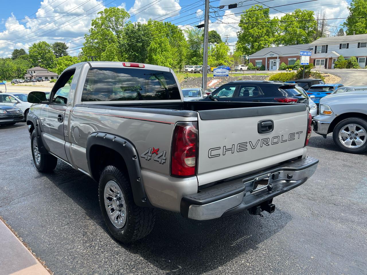 Chevrolet Silverado 1500 Short Bed 4WD 2005