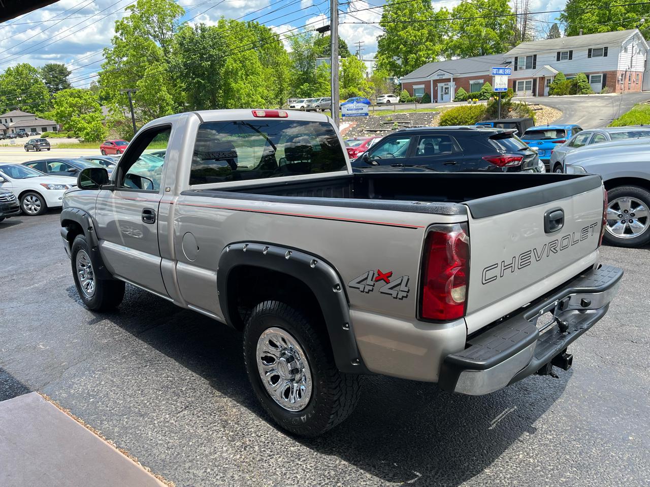 Chevrolet Silverado 1500 Short Bed 4WD 2005