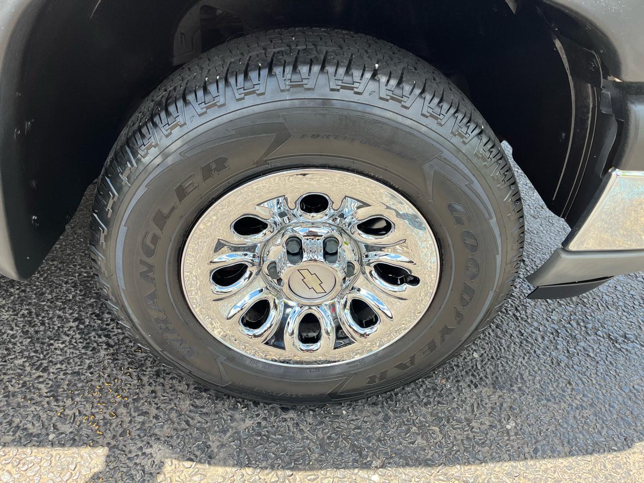 Chevrolet Silverado 1500 Short Bed 4WD 2005