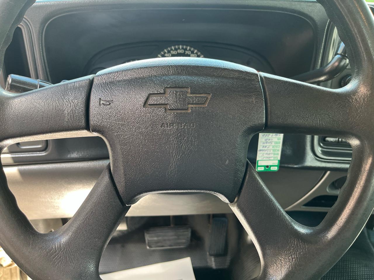 Chevrolet Silverado 1500 Short Bed 4WD 2005