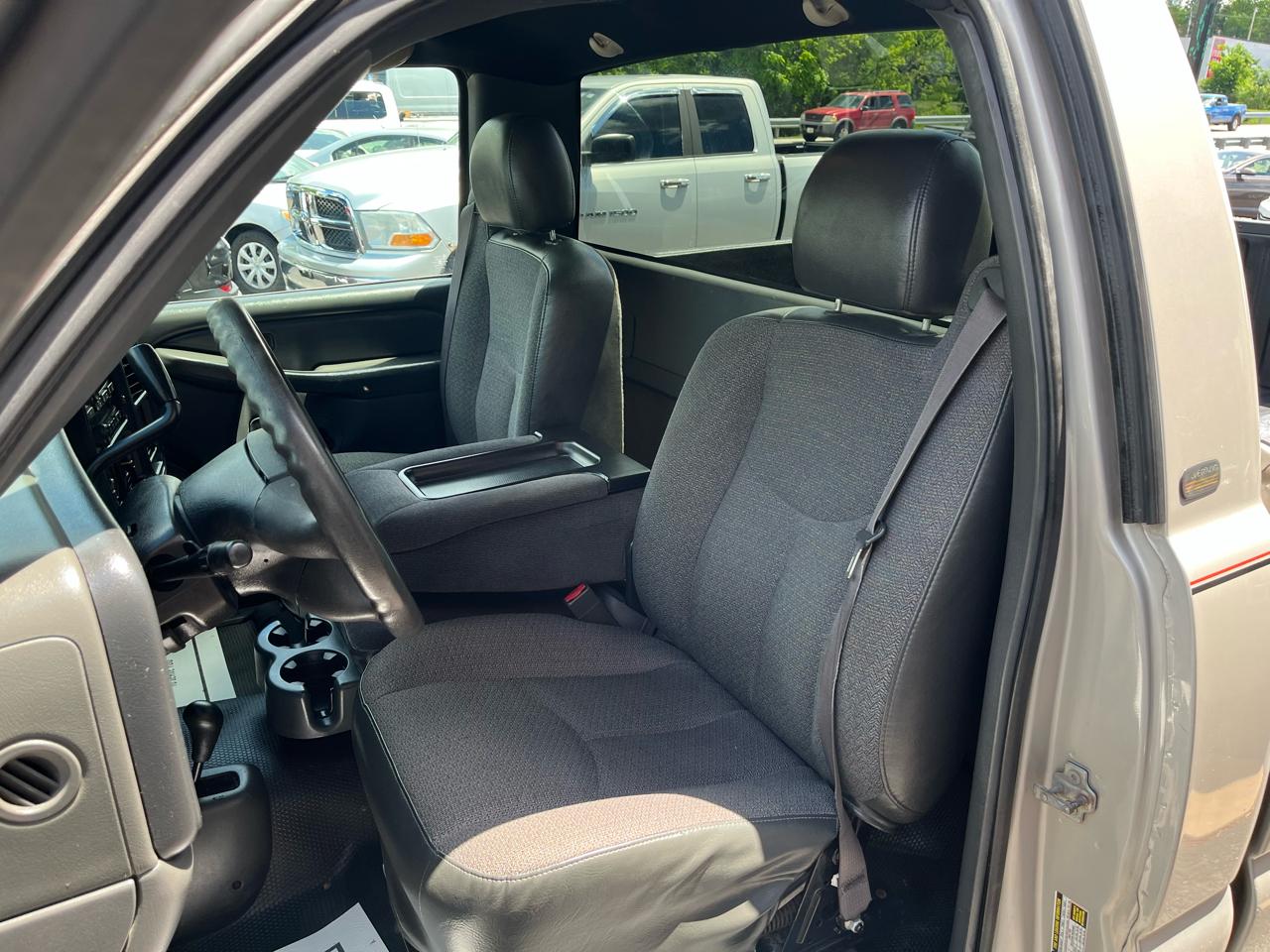 Chevrolet Silverado 1500 Short Bed 4WD 2005
