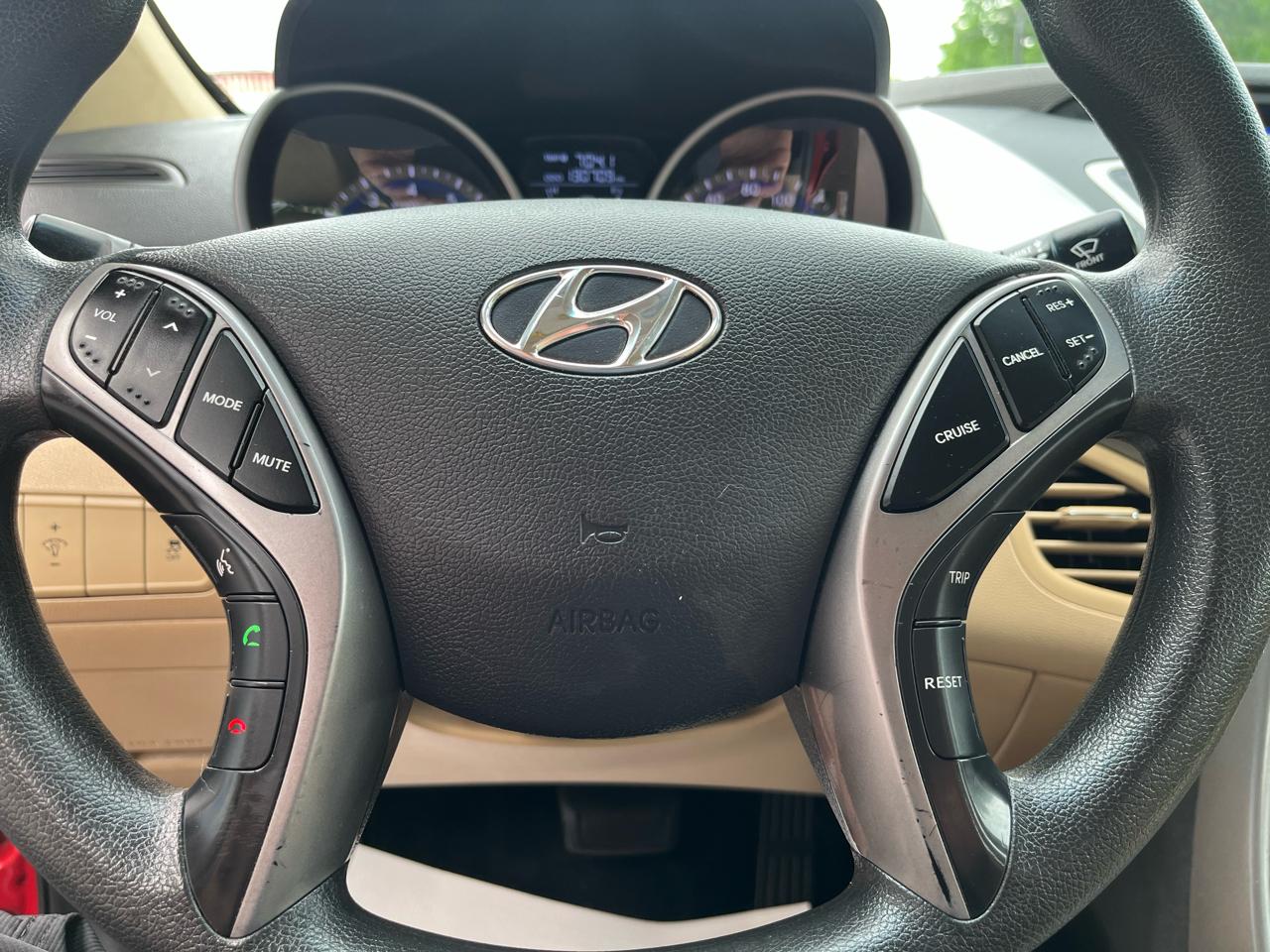 Hyundai Elantra GLS Auto 2013