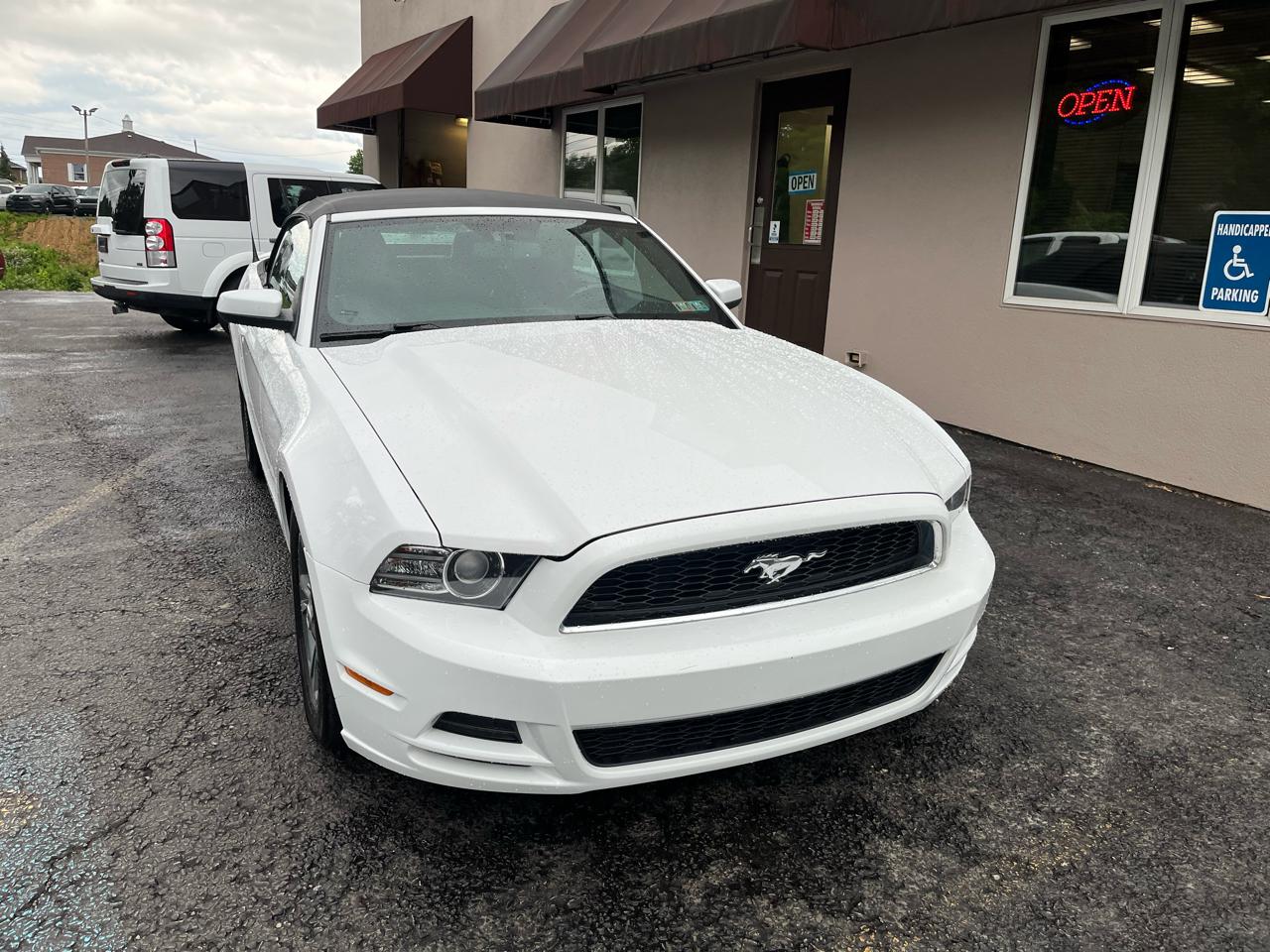 Ford Mustang V6 Convertible 2014