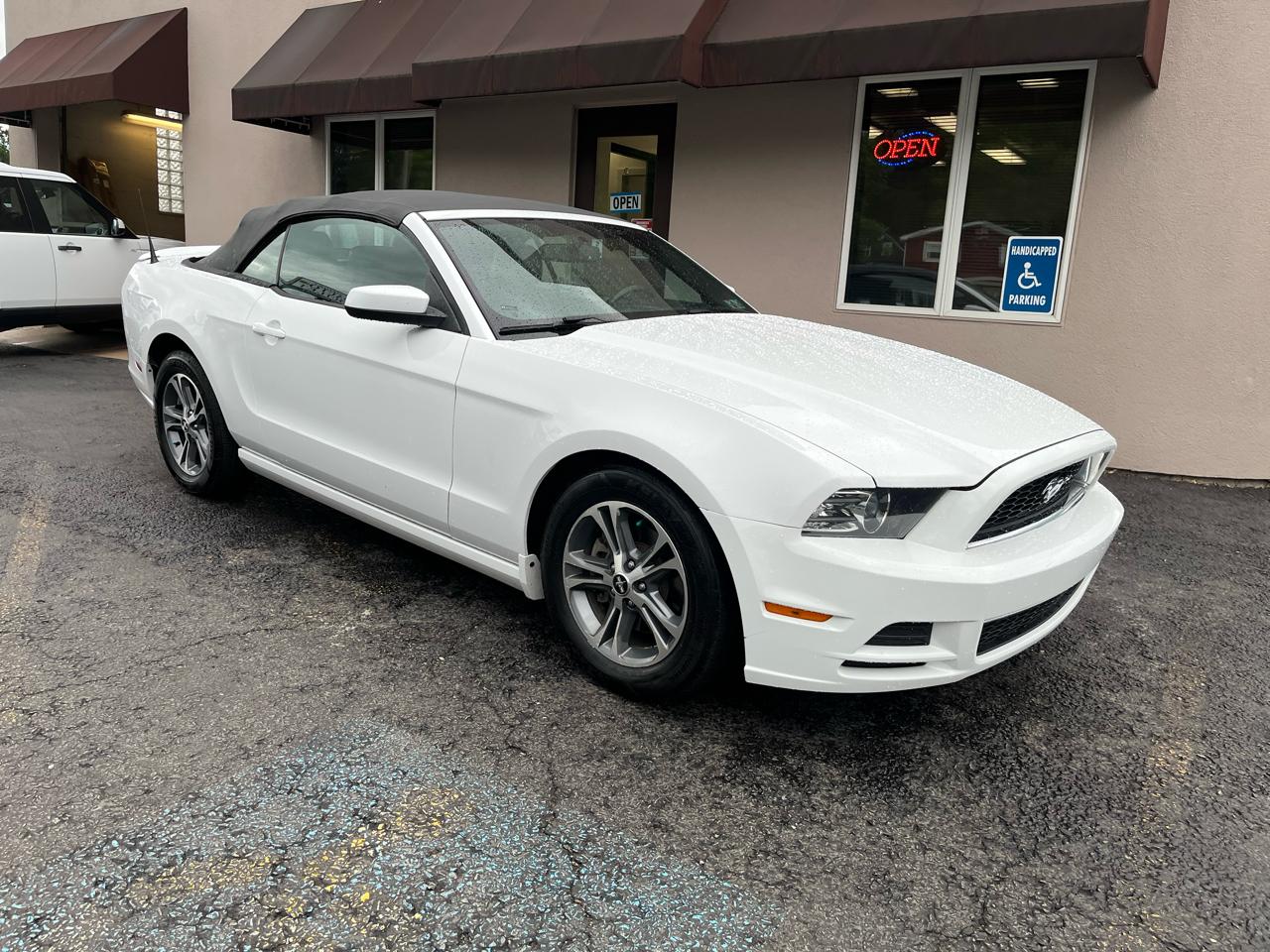 Ford Mustang V6 Convertible 2014