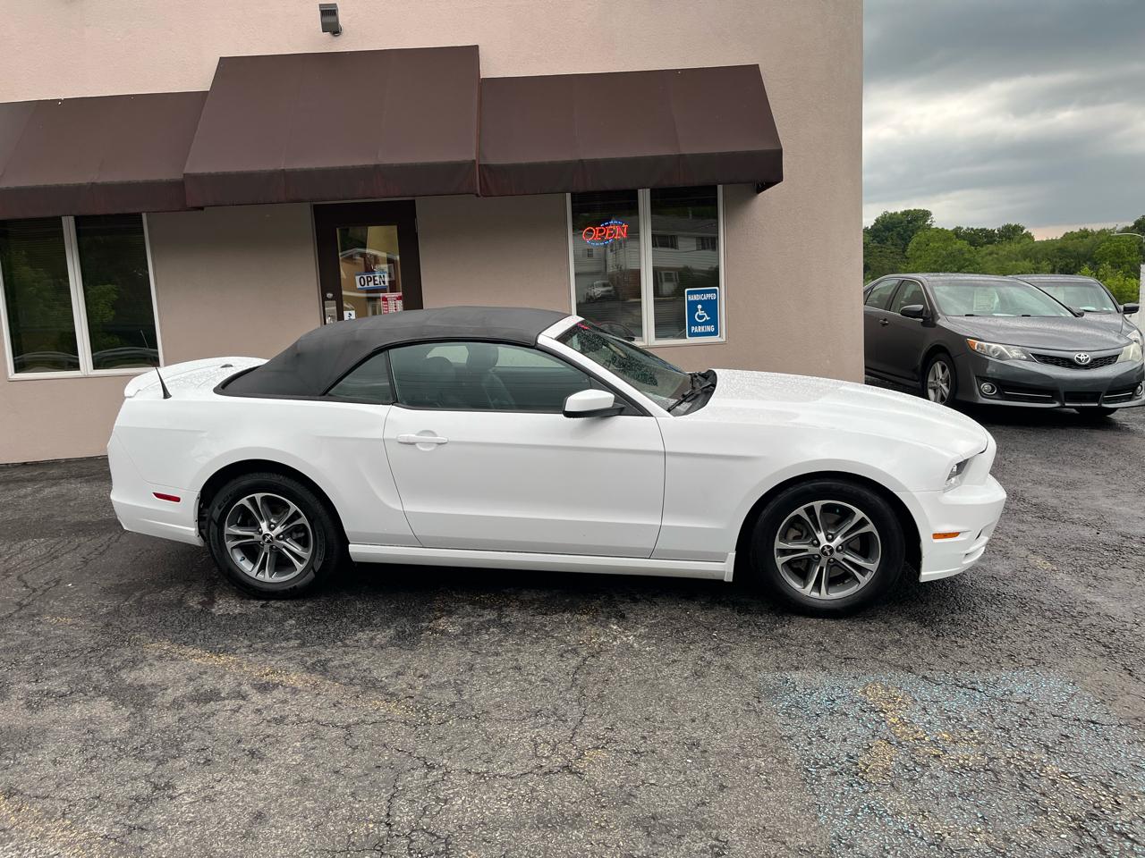 Ford Mustang V6 Convertible 2014