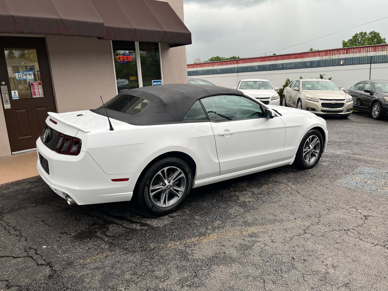 Ford Mustang V6 Convertible 2014