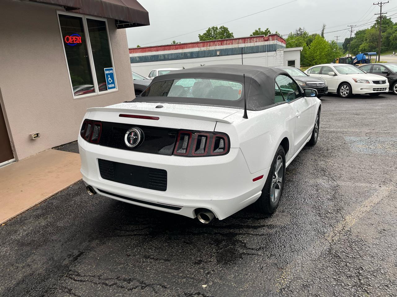 Ford Mustang V6 Convertible 2014