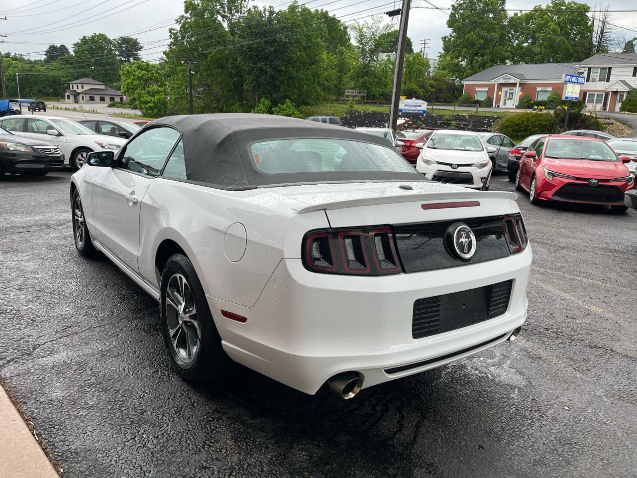 Ford Mustang V6 Convertible 2014