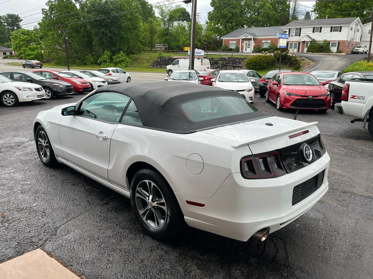 Ford Mustang V6 Convertible 2014