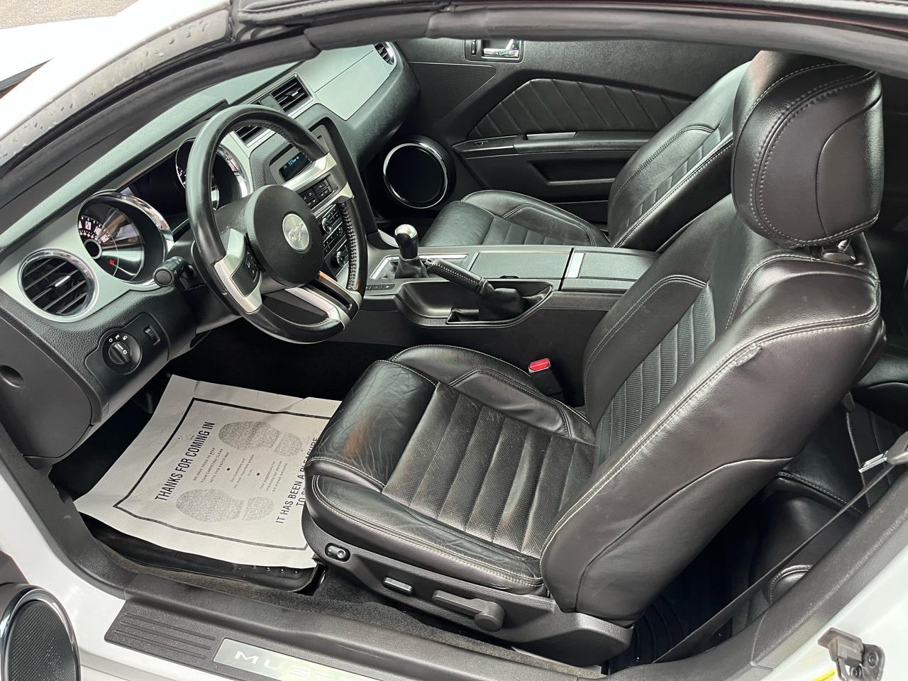 Ford Mustang V6 Convertible 2014