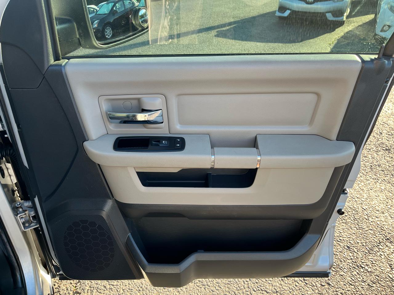RAM 1500 SLT Quad Cab 4WD 2012