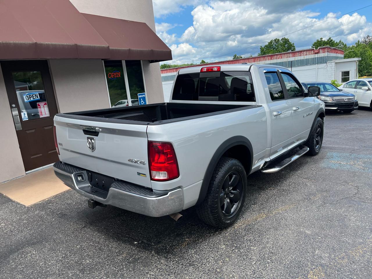 RAM 1500 SLT Quad Cab 4WD 2012