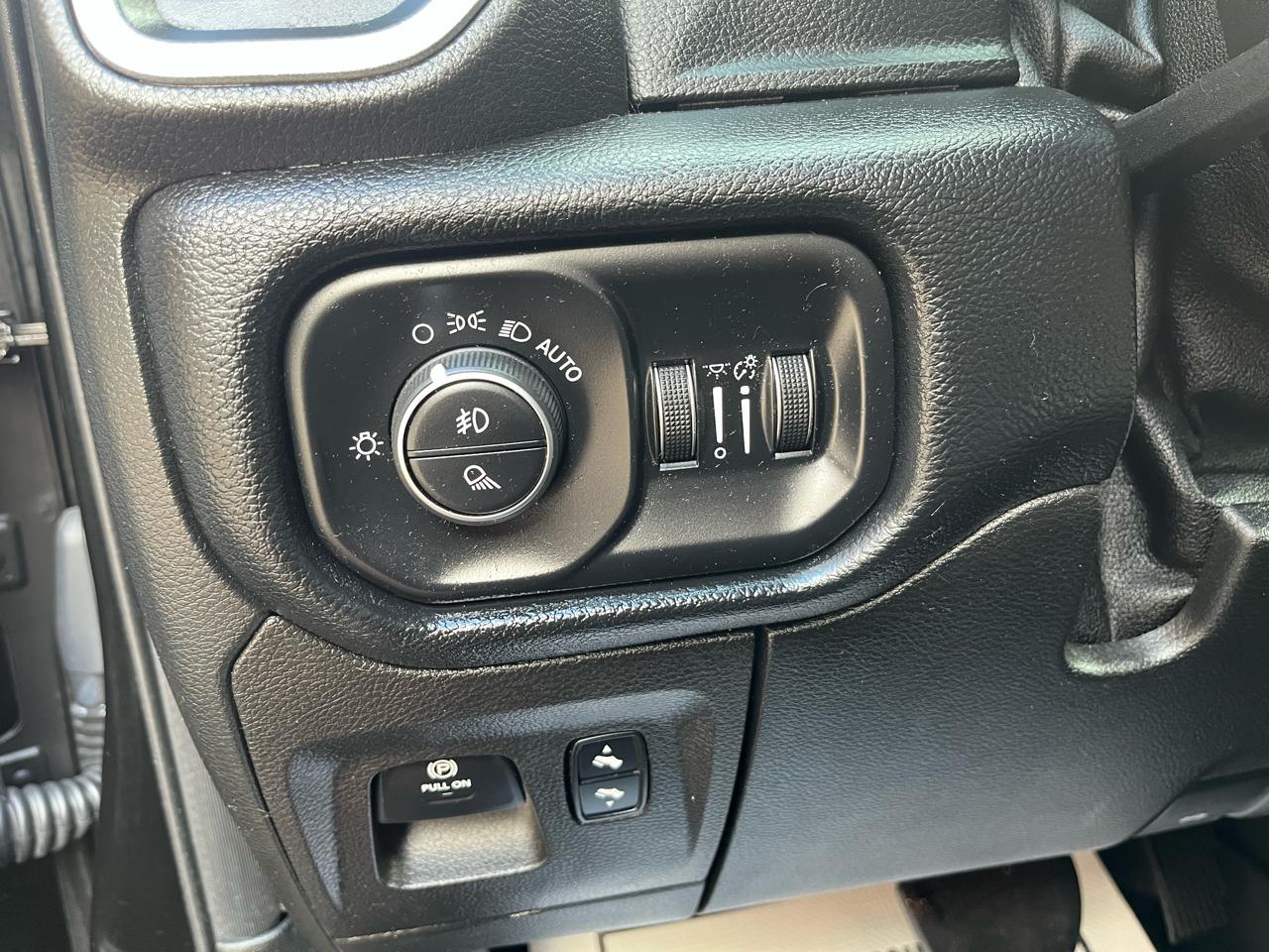RAM 1500 Big Horn Crew Cab SWB 4WD 2019