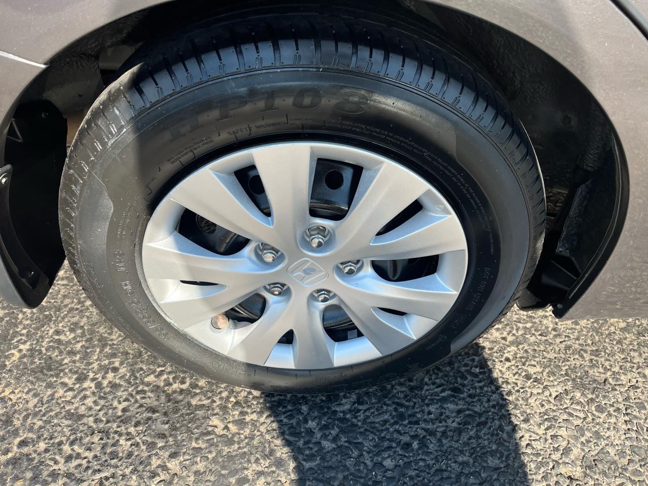 Honda Civic LX Sedan 5-Speed AT 2012