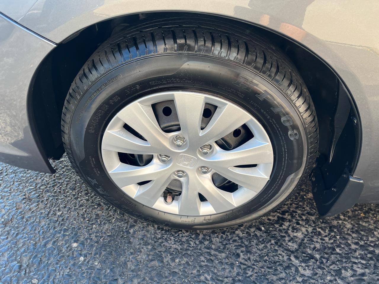 Honda Civic LX Sedan 5-Speed AT 2012