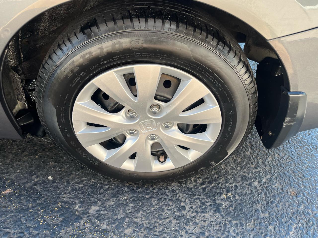 Honda Civic LX Sedan 5-Speed AT 2012